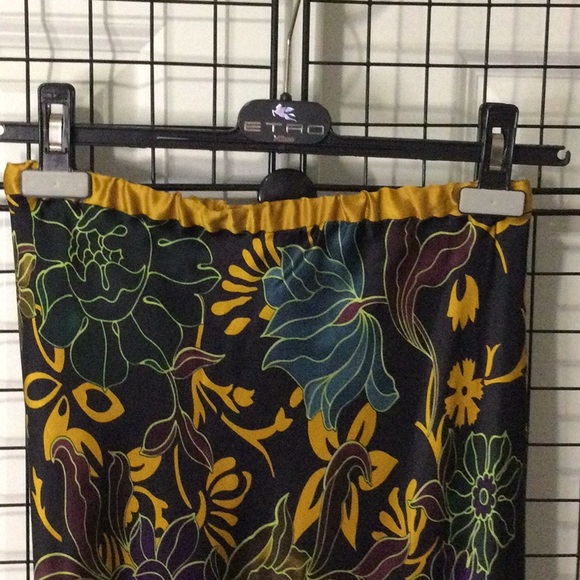 NWT. Bias cut 100% silk skirt with hanger. - Picture 3 of 5